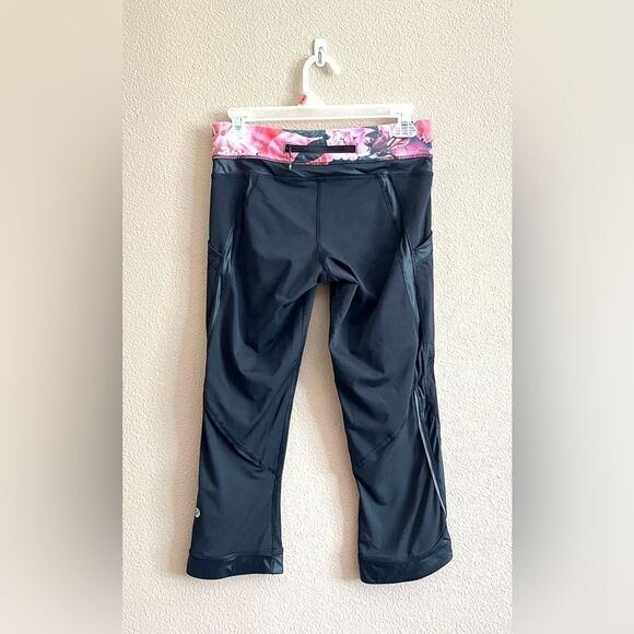 lululemon athletica Capris Leggings Black with Pink Floral Waistband - Picture 5 of 8